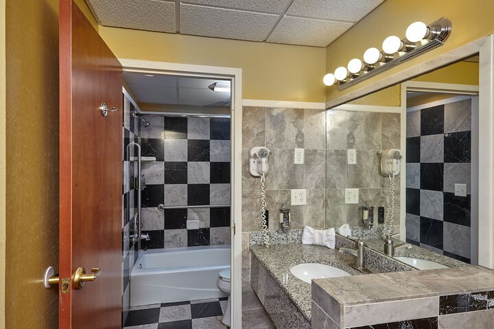 Room 21 of 70