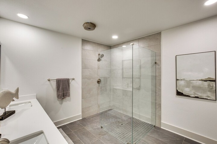 Pickleball / sport Court: Spacious Kemp Home!
