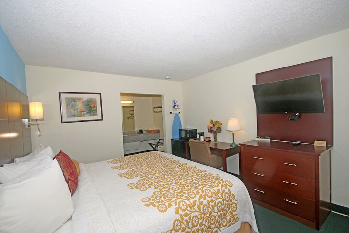 Room 28 of 40
