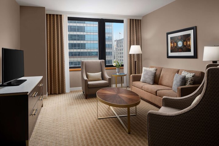 Hilton Indianapolis Hotel & Suites