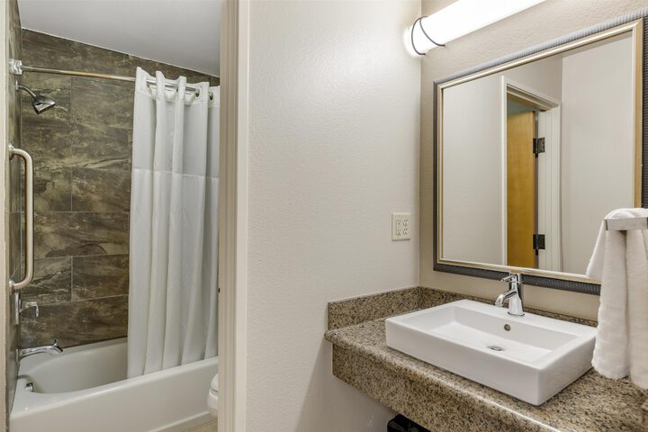 Best Western Plus Riverfront Hotel & Suites