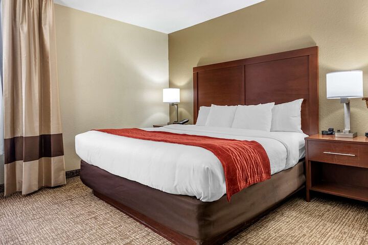Comfort Inn & Suites Cincinnati Eastgate