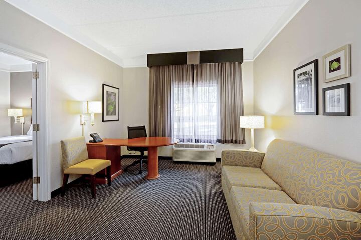 Room 17 of 25