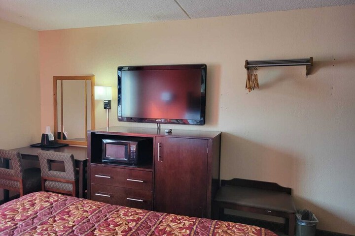 Room 8 of 20