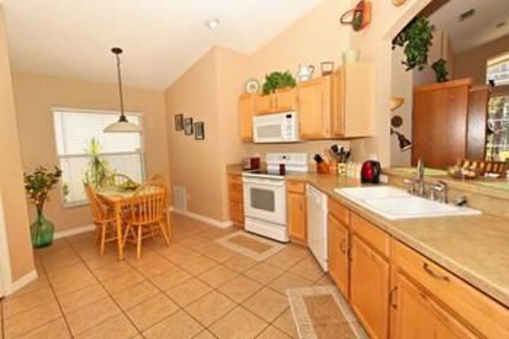 BRAND NEW 4 Bedroom Holiday home by Follow the sun vacation Rentals