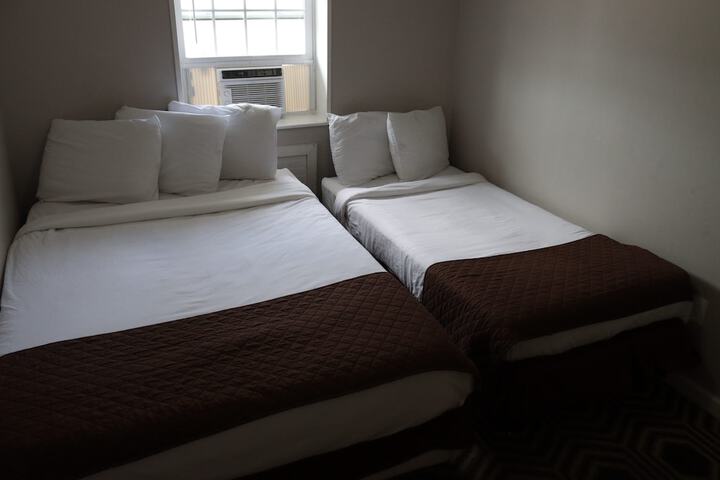 Room 33 of 83