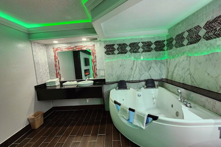 Room 15 of 41