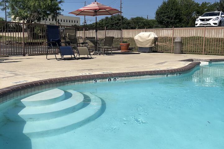 Windcrest Inn and Suites