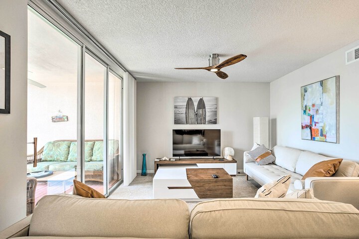 Jupiter Bay Condo w / Pool Half Mile to Beach!