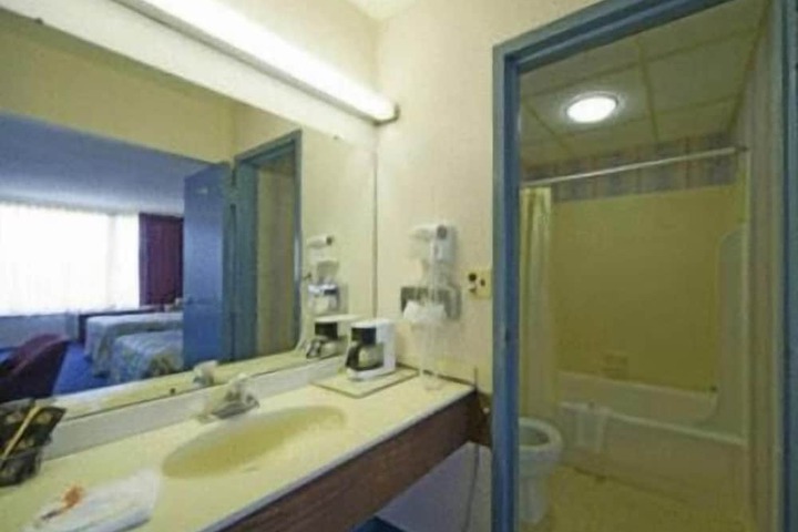 Room 7 of 11