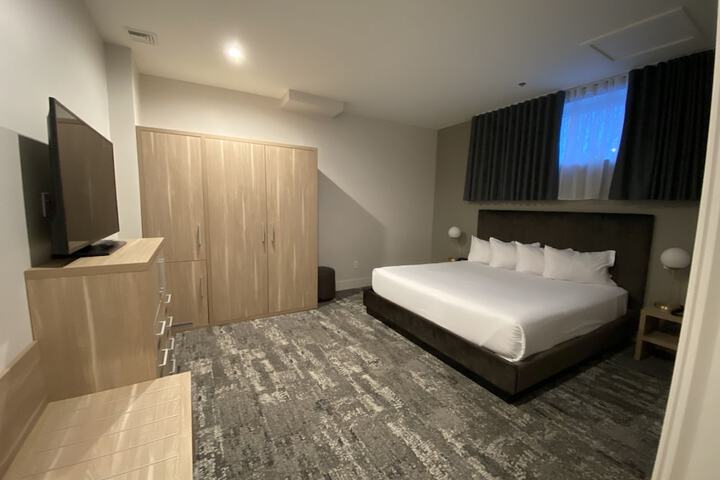 Room 30 of 87