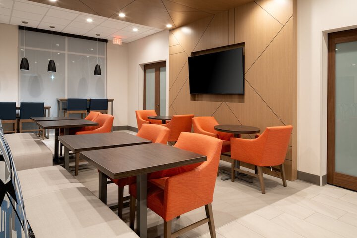 Holiday Inn Express and Suites Hollister by IHG