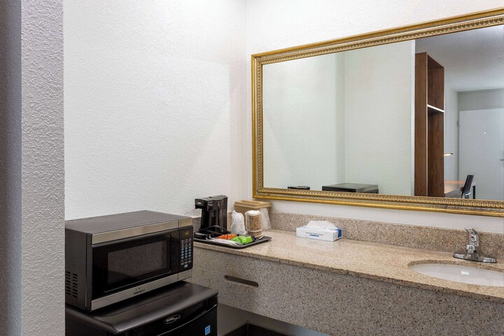 Ramada by Wyndham Altamonte Springs Near I-4