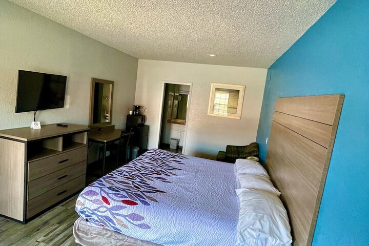 Room 10 of 13
