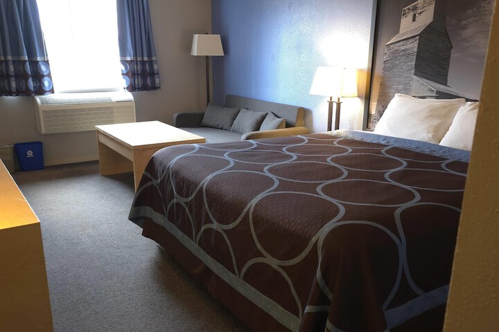 Super 8 by Wyndham Swift Current