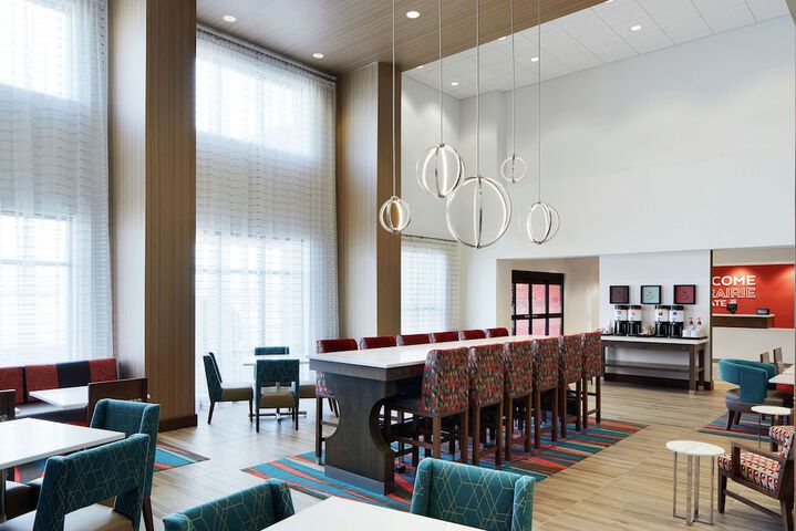 Hampton Inn & Suites Chicago Waukegan
