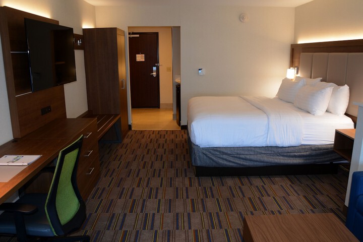 Holiday Inn Express & Suites Pittsburgh - Monroeville by IHG