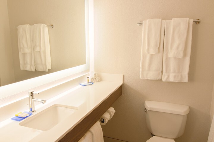 Holiday Inn Express & Suites Worthington by IHG