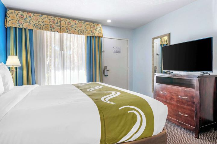 Room 9 of 40