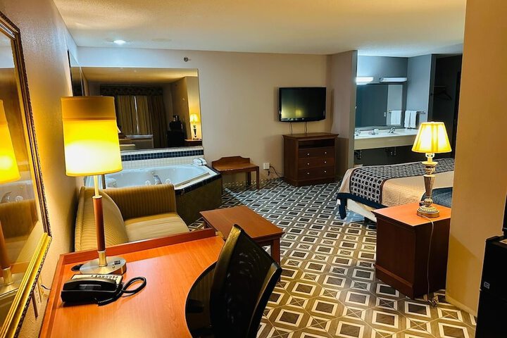 Royal Inn Suites