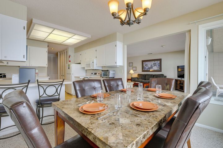 Lincoln City Condo: Pool Access Walk to Beach!