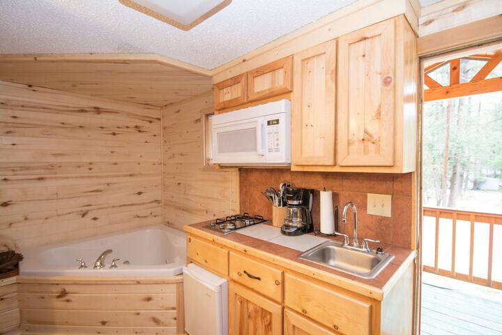 Upper Canyon Inn & Cabins