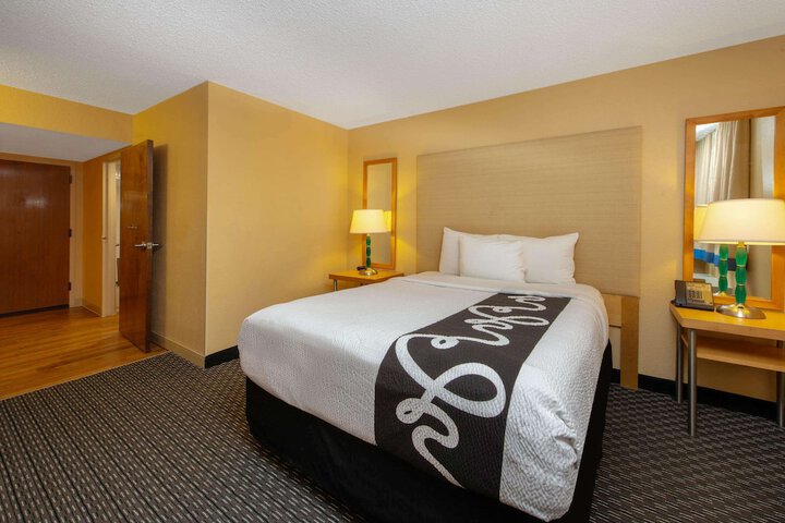 La Quinta Inn & Suites by Wyndham Deerfield Beach I-95