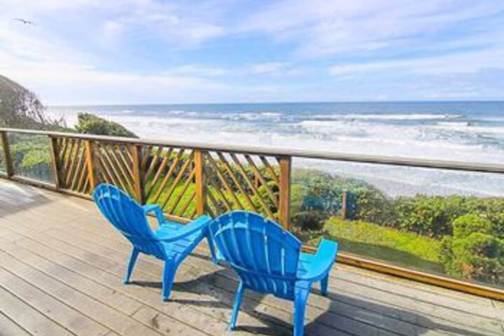 North Jetty 3 Br home by RedAwning