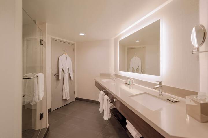 Silver Legacy Reno- a Caesars Rewards Destination
