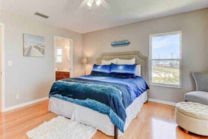 Sea Forever Upper Level 3 Bedrooms, Ocean Views, Sleeps 10
