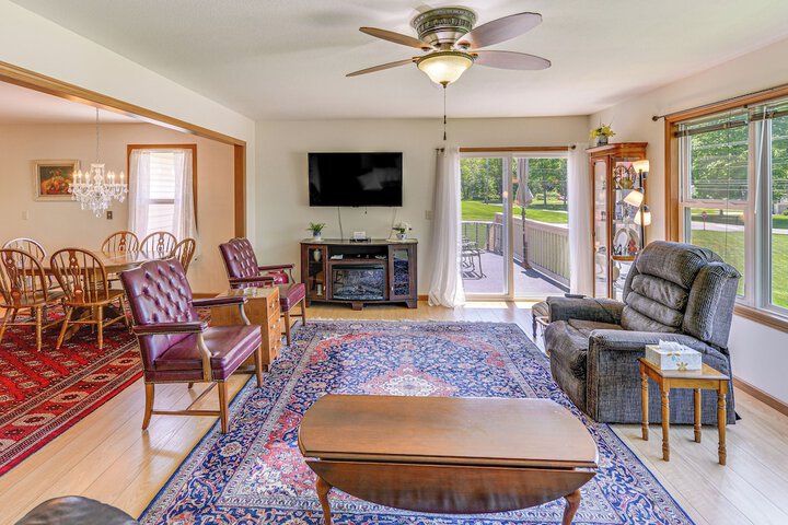 Wfh-friendly Columbiana Vacation Rental w / Deck!