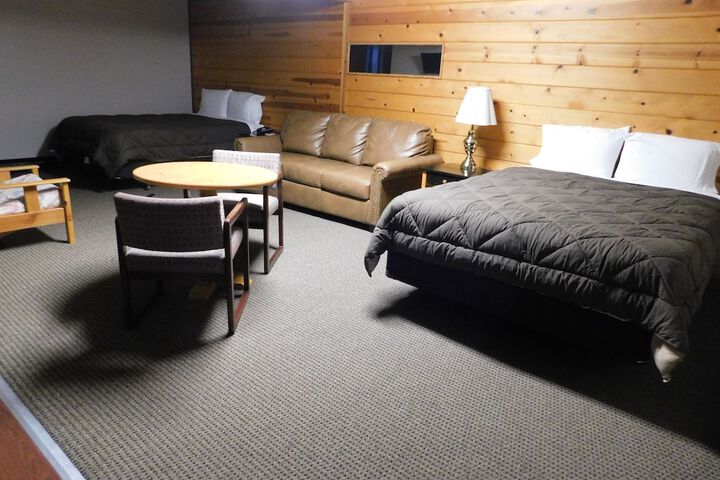 Room 10 of 33