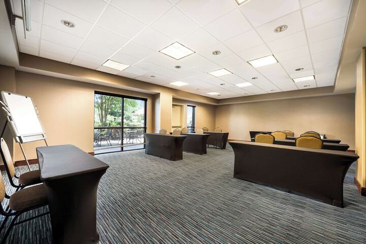 Comfort Suites Northlake
