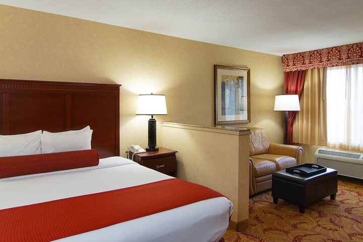 The Grand Hotel - Salem