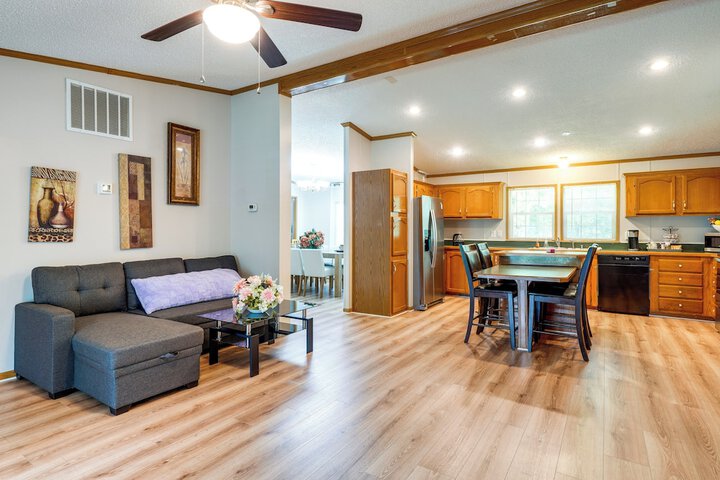 Pet-friendly Emerald Lake Retreat in Charlestown!