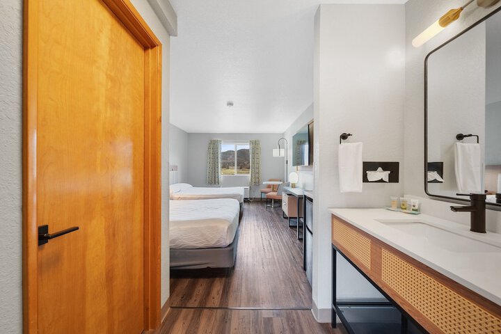 Room 33 of 46