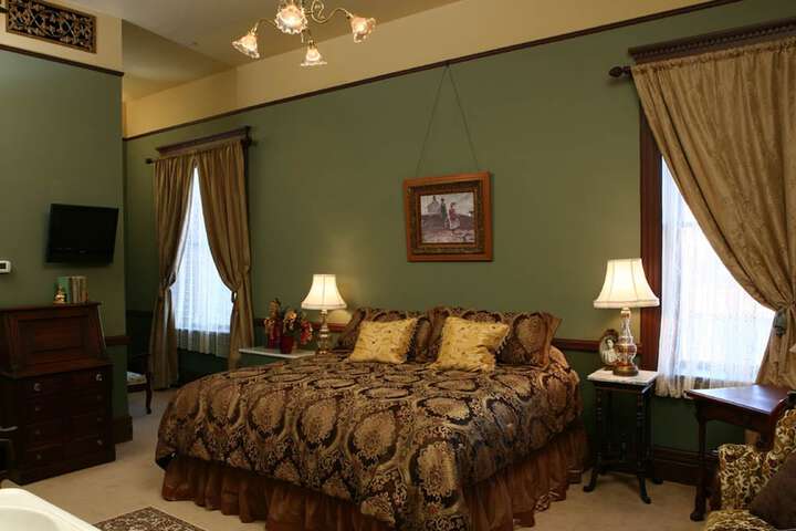 Martin & Mason Hotel
