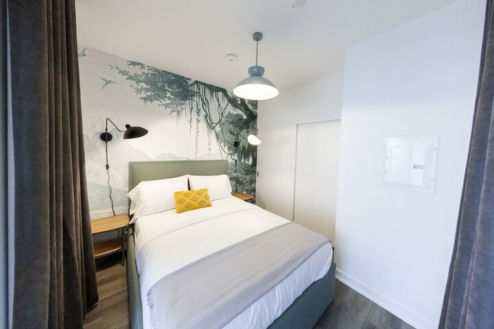 Room 43 of 48