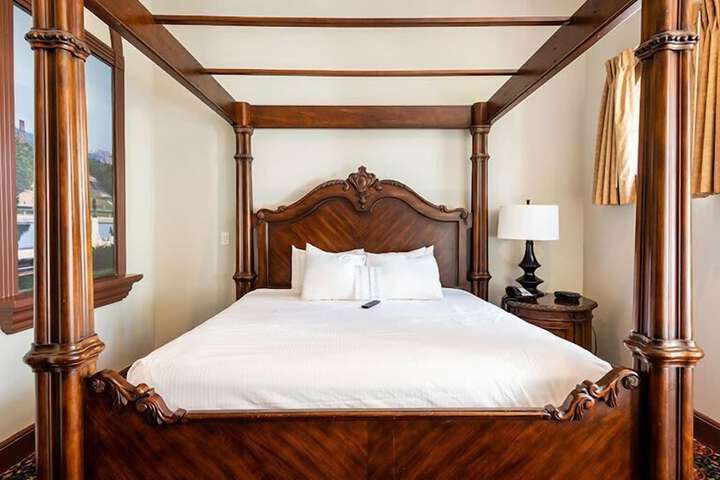Room 20 of 151