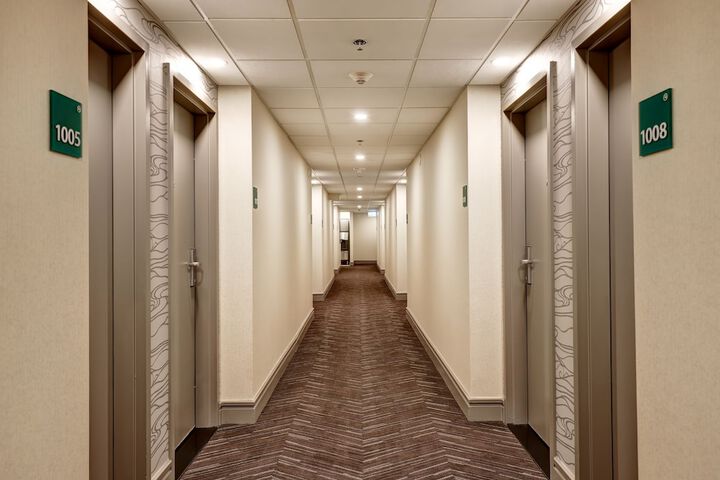 Ballroom/Hall 75 of 77