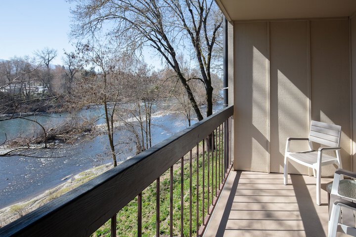 Riverside Inn