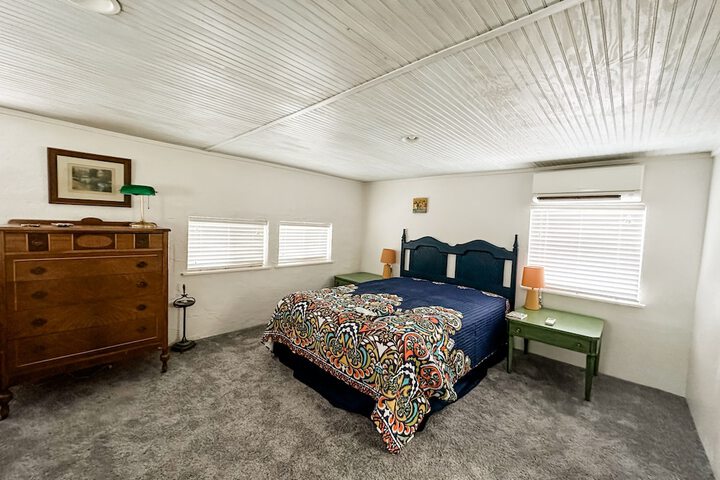 Room 24 of 113