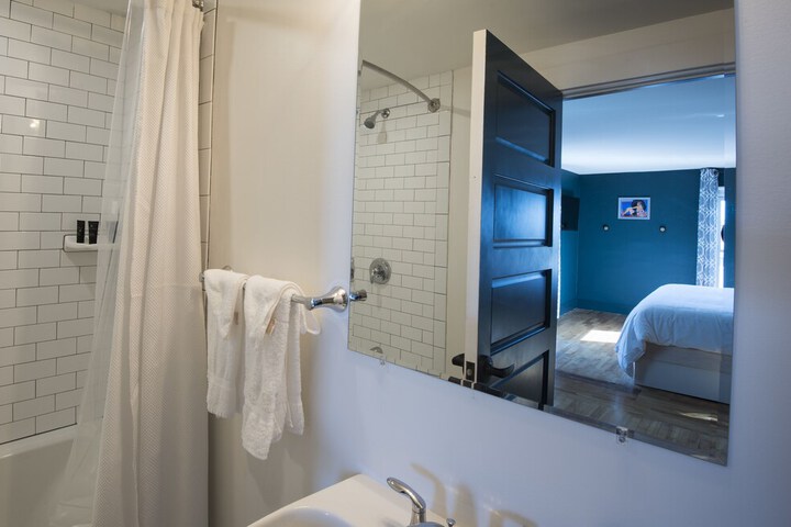 Room 17 of 47
