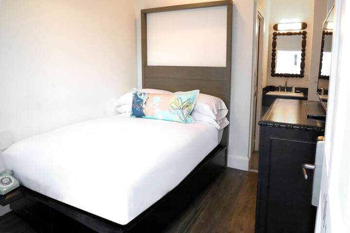 Room 15 of 19