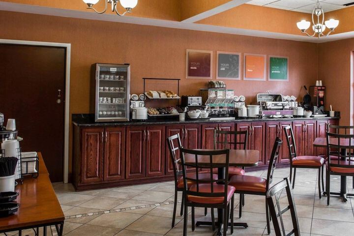 Breakfast/Coffee Service 26 of 31