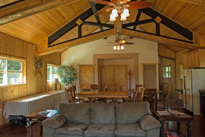 DiamondStone Guest Lodges