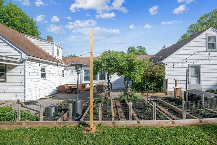 sweet Serenity" Stay 10 Minutes From Hershey 3 Bedroom Home by RedAwning