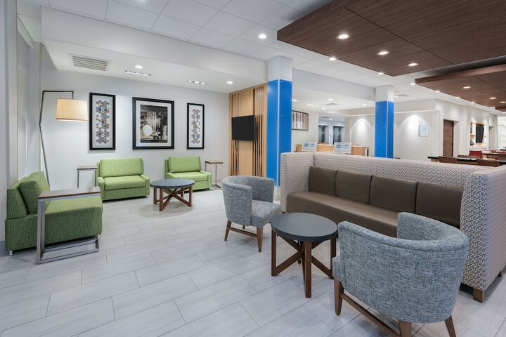 Holiday Inn Express & Suites Bryan - College Station by IHG