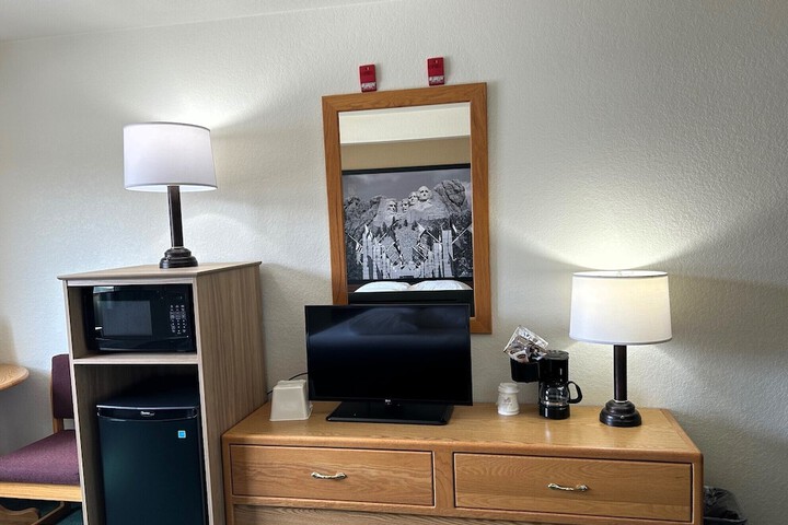 Super 8 by Wyndham Hill City / Mt. Rushmore/ Area