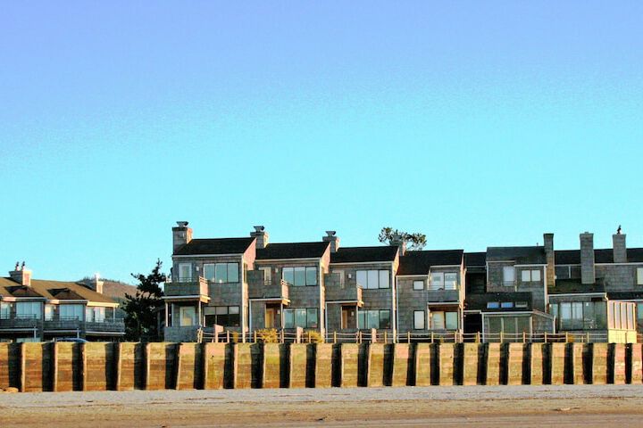 The Waves / The Argonauta Inn/The White Heron Lodge